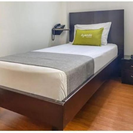 Hotel Castellon Plaza Перейра Экстерьер фото