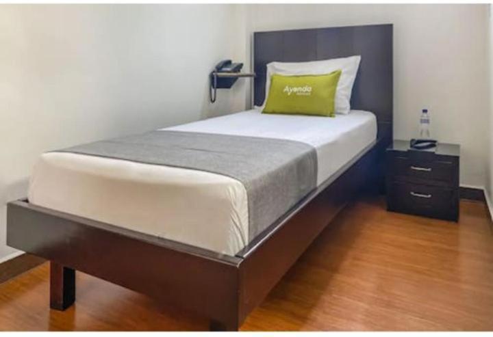 Hotel Castellon Plaza Перейра Экстерьер фото